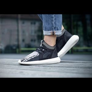BRAND NEW Women Adidas Tubluar Defiant Sneaker